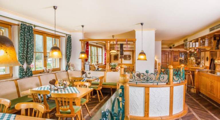 Traditions-Gasthaus Bayrischer Hof — photo 2