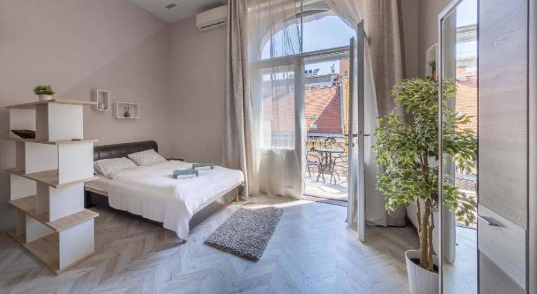 Eagle-eye downtown apartments by souperapartments in Budapest
