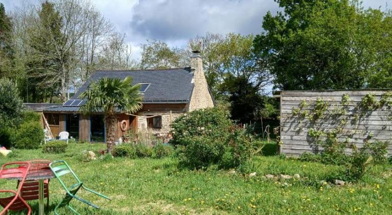 Chambre paisible avec jardin a la campagne en Finistere sud in Pontivy