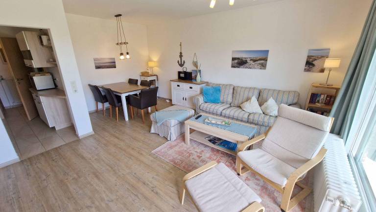 Apartment with patio — photo 2