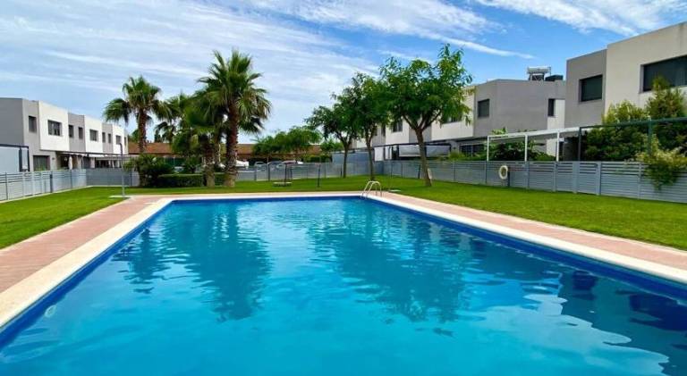 Chalet moderno con piscina en Mont - roige Bahia in Cambrils