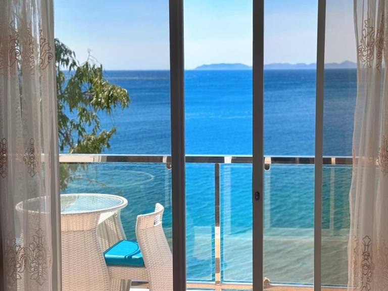 CasaDel Beach House in Mabini