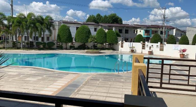 Vacation home with pool | Pets allowed — photo 3