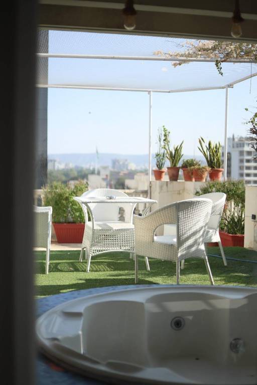 Apartment with garden, terrace & hot tub | Perfect for remote work | Pet-friendly — photo 5