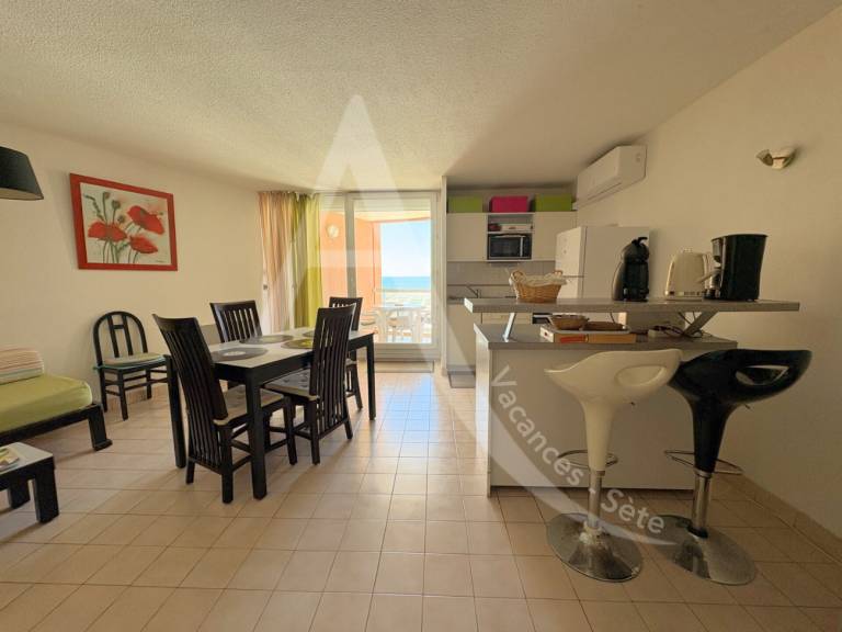 Holiday apartment with patio, yard & pool — photo 3