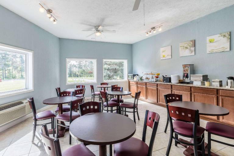Rodeway Inn Ludington — photo 4