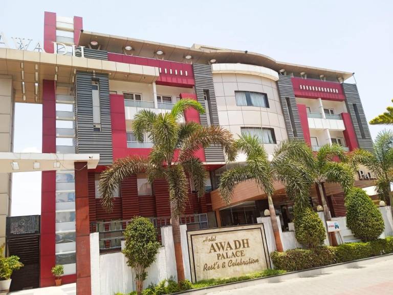 HOTEL AWADH PALACE
