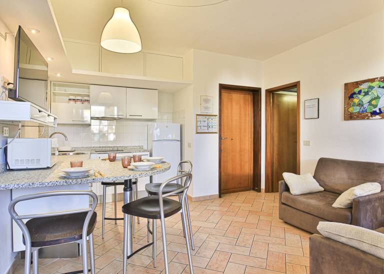 Located in Marina di Campo, tastefully furnished, with a large enclosed garden and a few steps from — photo 2