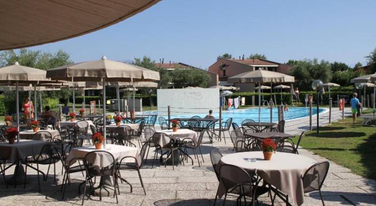 Serviced apartment with garden, barbecue & pool — photo 4