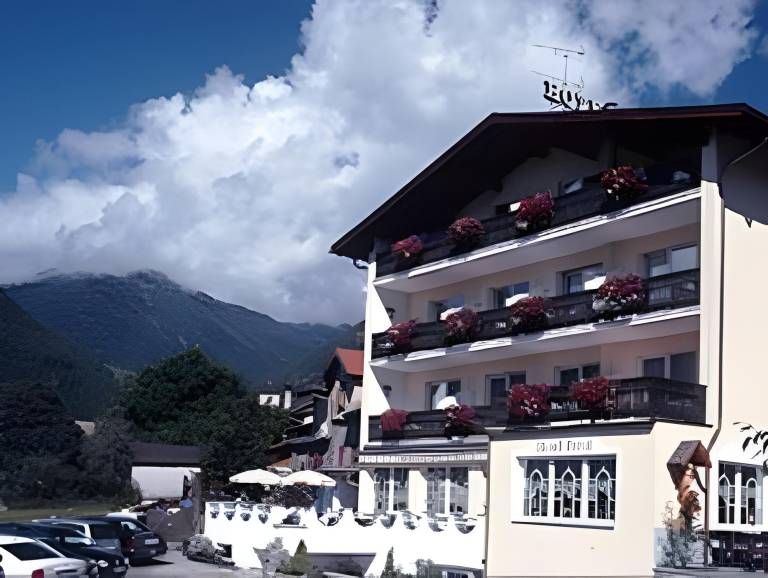 Hotel Tyrol in Malles Venosta