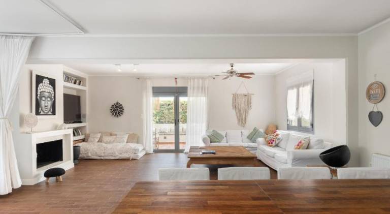 Fully equipped spacious villa with garden, private pool & patio | Pet-friendly — photo 2