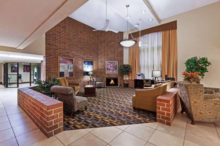 Clarion Pointe OKC Airport — photo 4