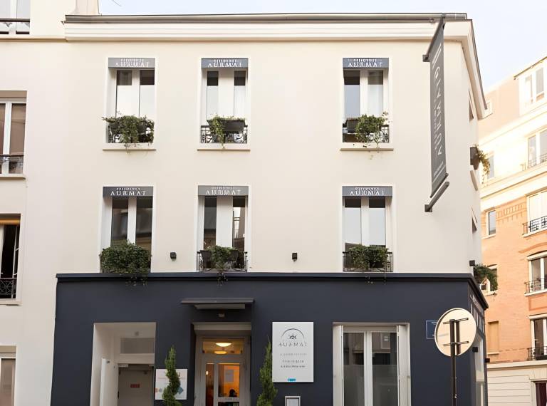 Serviced apartment for 127 persons in Suresnes