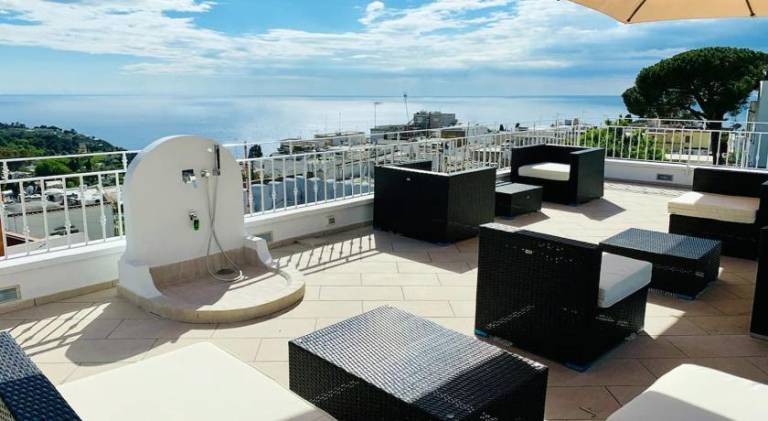 Vacation home with patio — photo 3