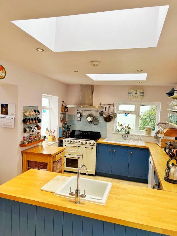 Charming vacation home with yard | Close to the beach | Pet-friendly — photo 4