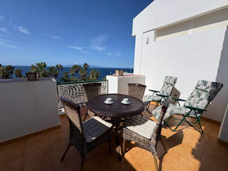 House with fast internet & patio | Mountain view | Close to the beach | Pets allowed — photo 3