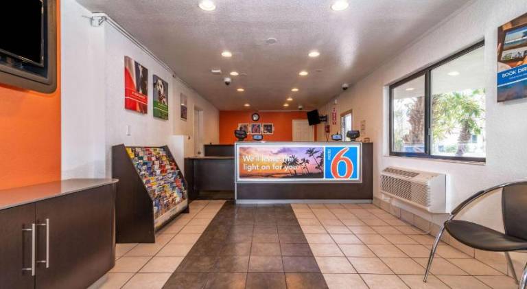 Motel 6 Palm Springs, CA - East - Palm Canyon — photo 2