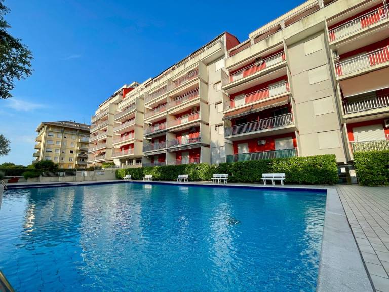 Rental apartment with pool in Caorle