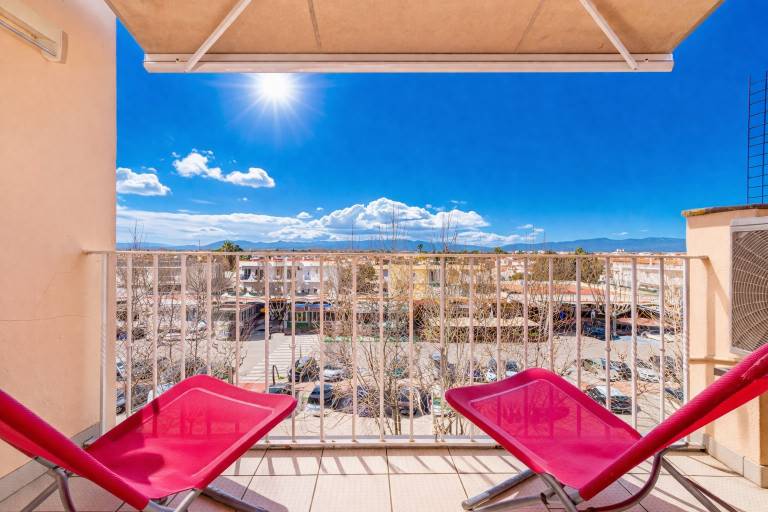 Beautiful apartment with pool & patio | Close to the beach | Pets allowed — photo 2