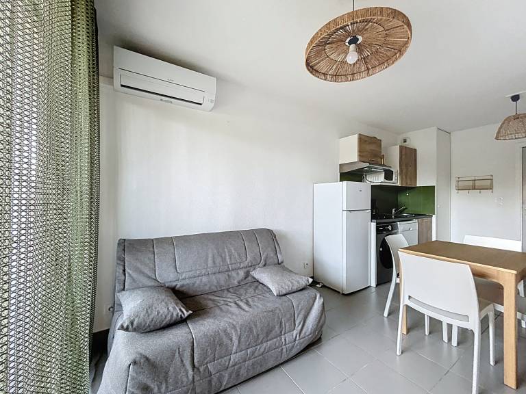 Apartment T2 with pool access, terrace, private garden, near beach — photo 3