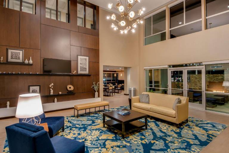 Hampton Inn & Suites Los Angeles/Glendale — photo 2