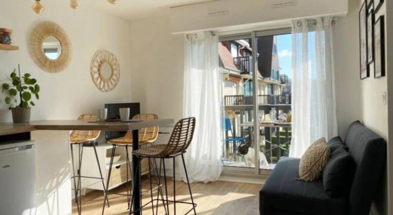 Apartment with 1 room for 2 persons in Caen