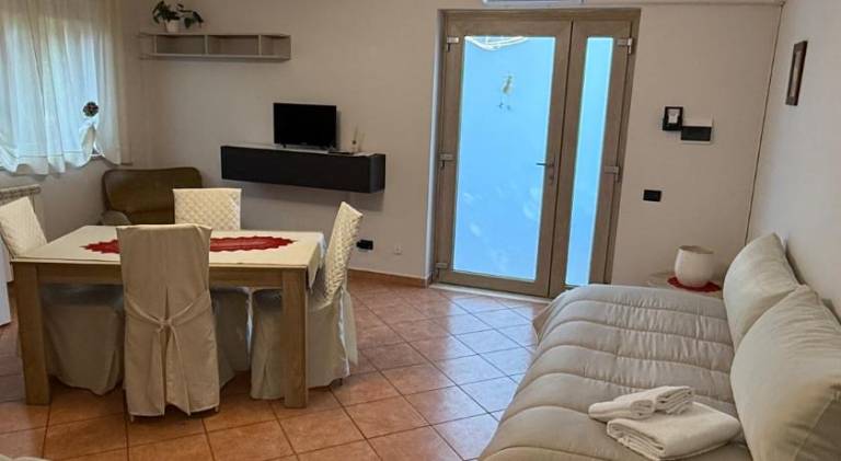 Serviced apartment with pool & yard | Dogs allowed — photo 2
