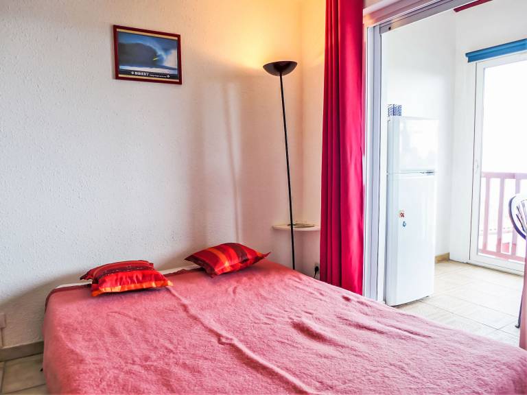 Fully equipped apartment with yard, patio & pool | Close to the beach | Pets are welcome — photo 4