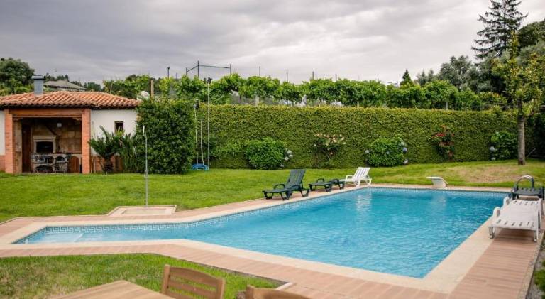 Vacation home with pool — photo 4