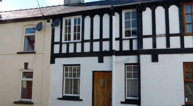 House with yard in Brecon