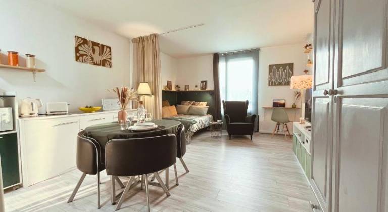 Rental apartment with 1 room for 2 persons in Compiègne