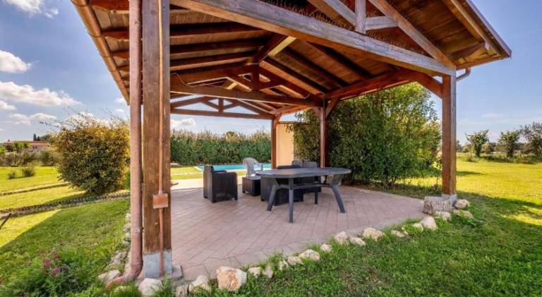 Villa with pool, yard & patio — photo 5