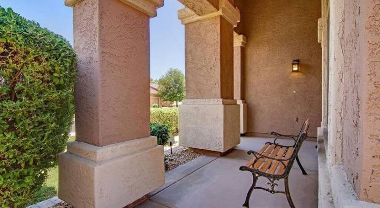 Fully equipped house with patio, yard & private pool | Perfect for remote work | Pets are welcome — photo 5