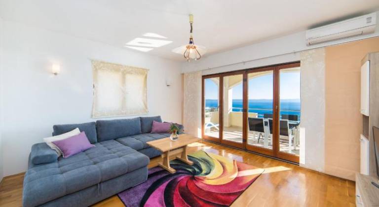 Charming rental apartment with patio & grill | Pet-friendly in Tucepi