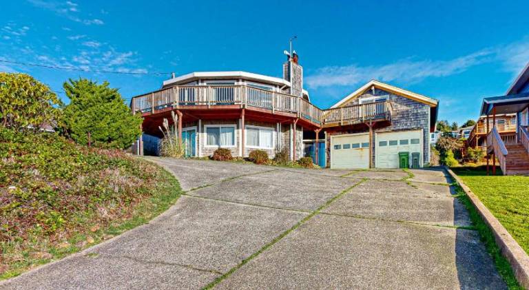 House with 3 rooms for 10 persons in Tillamook, OR
