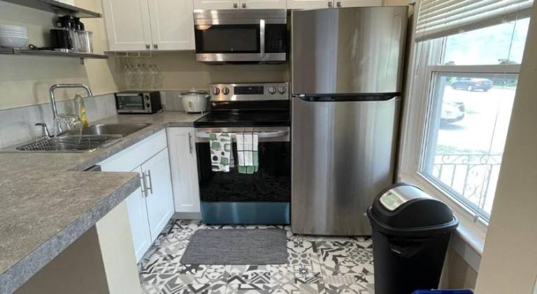 Comfortable and Convenient Apartment in Central Niagara — photo 4