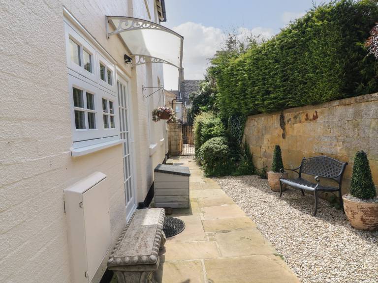 Child-friendly charming cottage with yard | Pets allowed — photo 2