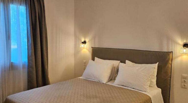 Serviced apartment with terrace & yard — photo 2