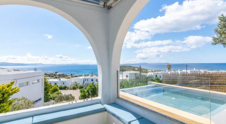Villa with View of Agios Ioannis and Pool with Jacuzzi — photo 3