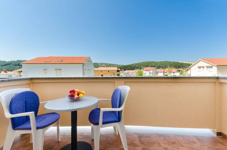 Holiday apartment with BBQ | Garden view — photo 3