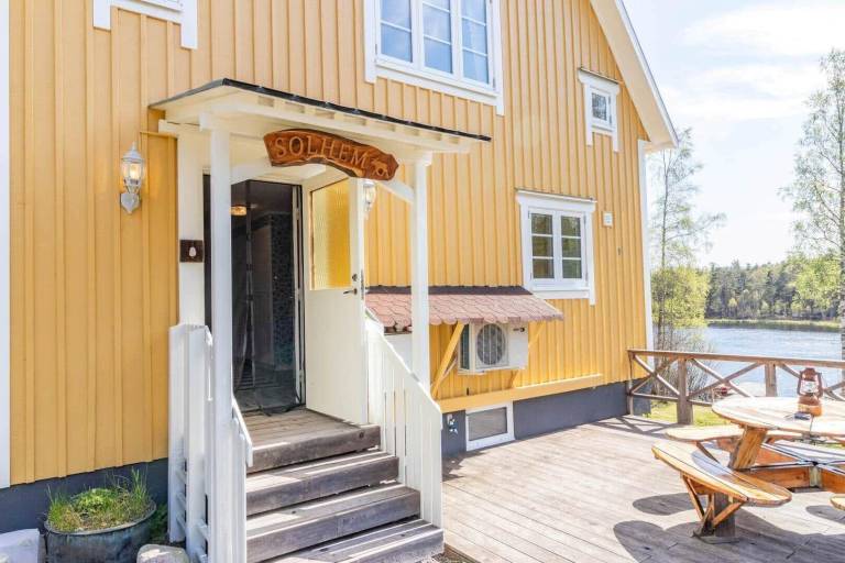 Fully equipped beautiful vacation home with grill, sauna & patio | Pets allowed — photo 3