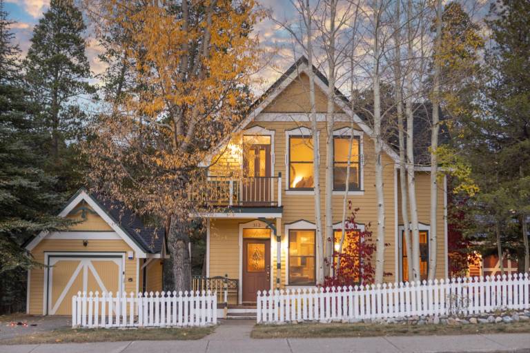 Apres on French Street: Private Hot Tub, Pet-Friendly, Walk to Main St in Breckenridge, CO