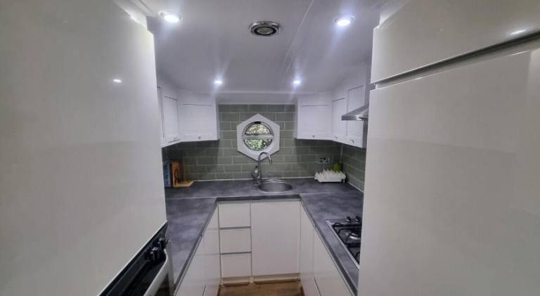 Boat with 2 rooms for 4 persons — photo 3