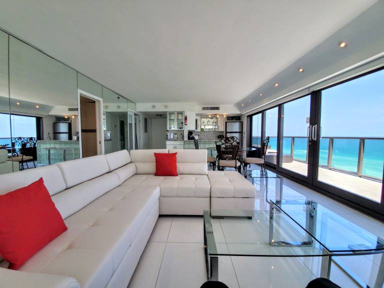 Elegant Oceanfront with Views 2 Bedroom 1101