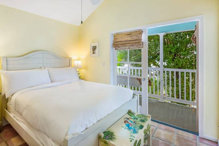 Family-friendly house with yard, fast internet & pool | Next to Mallory Square | Sea view | Pets allowed — photo 4