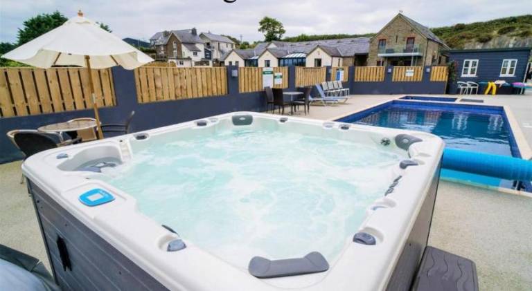 Holiday apartment with pool — photo 5
