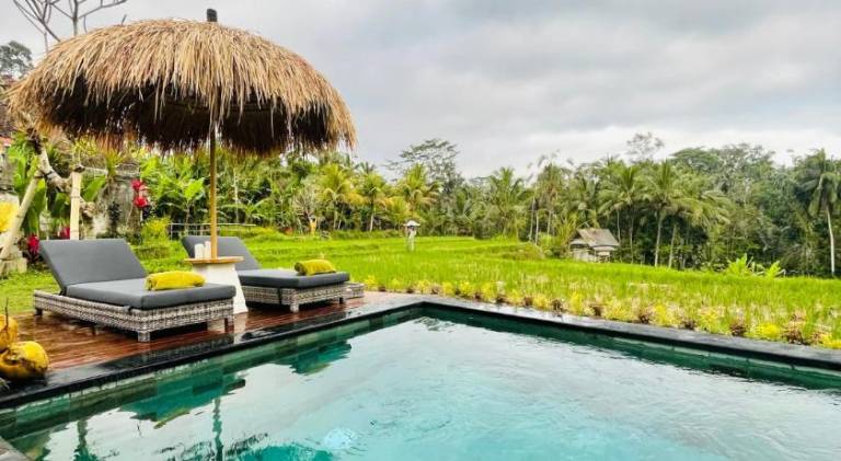 Villa with patio, private pool & garden | Perfect for remote work — photo 2