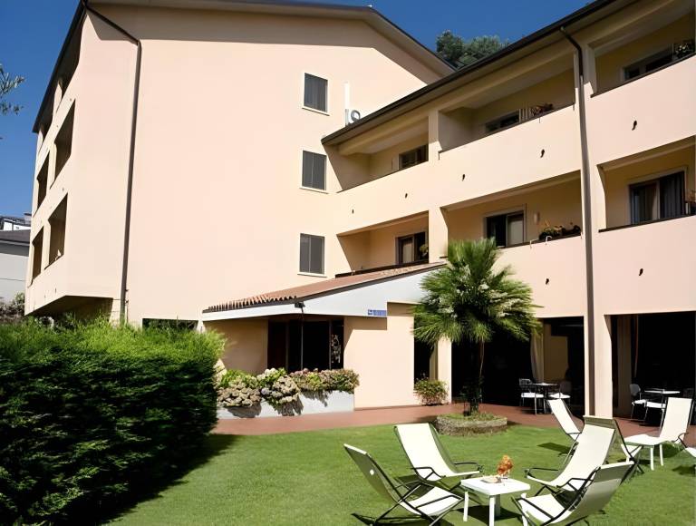 Lovely serviced apartment with sauna, garden & pool | Beach nearby | Pet-friendly in Brenzone sul Garda