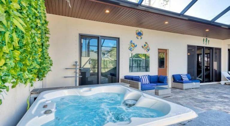 Vacation home with jacuzzi & pool | Dogs allowed — photo 3