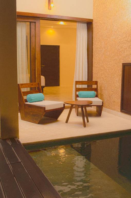 Villa with hot tub, pool & yard — photo 5